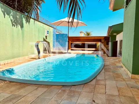 Casa térrea de alto padrão com piscina e amplo espaço gourmet a venda Setor 1 Ibiporã